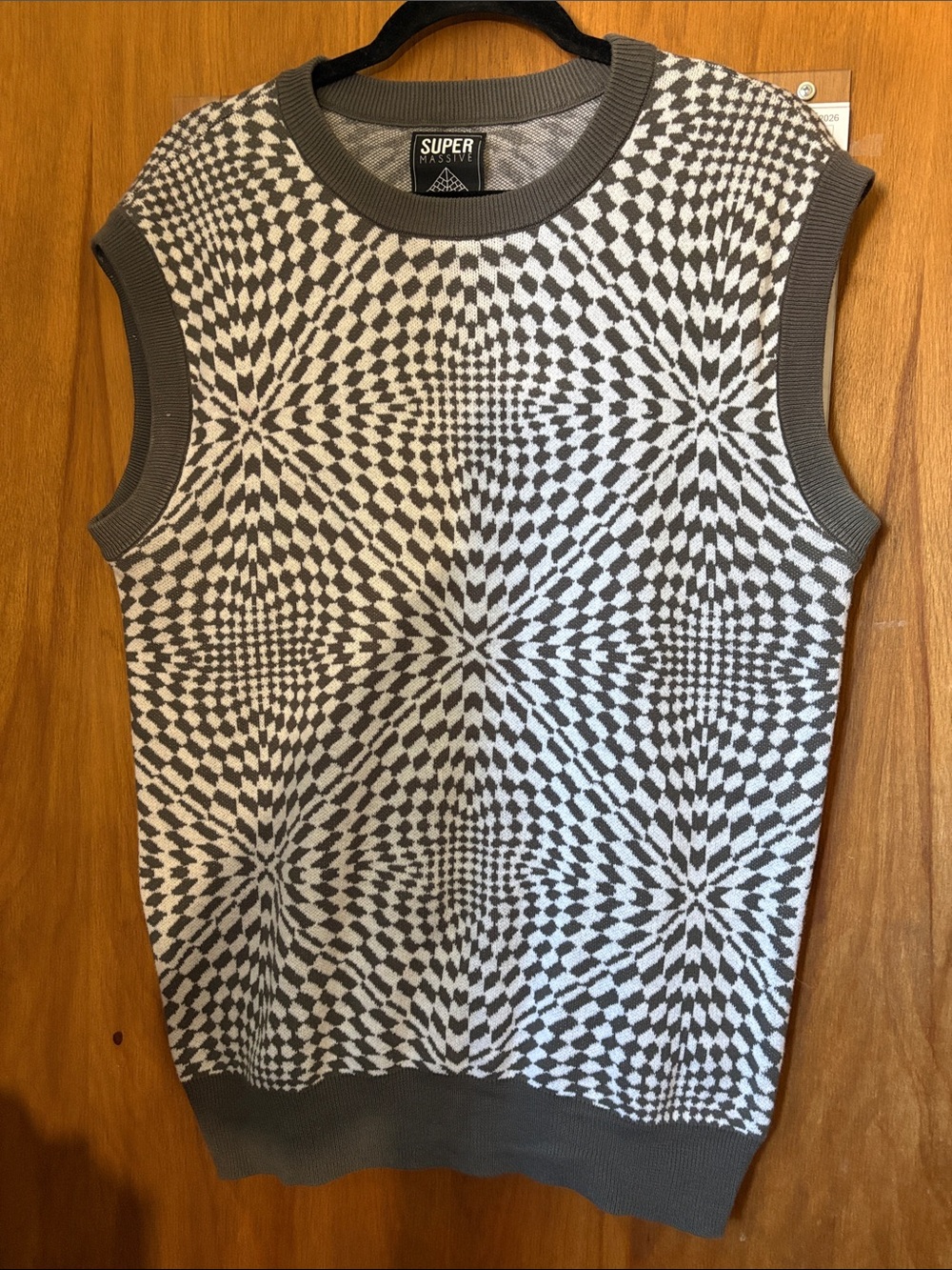 Super Massive Men’s Optical Illusion Gray & White Sweater Vest